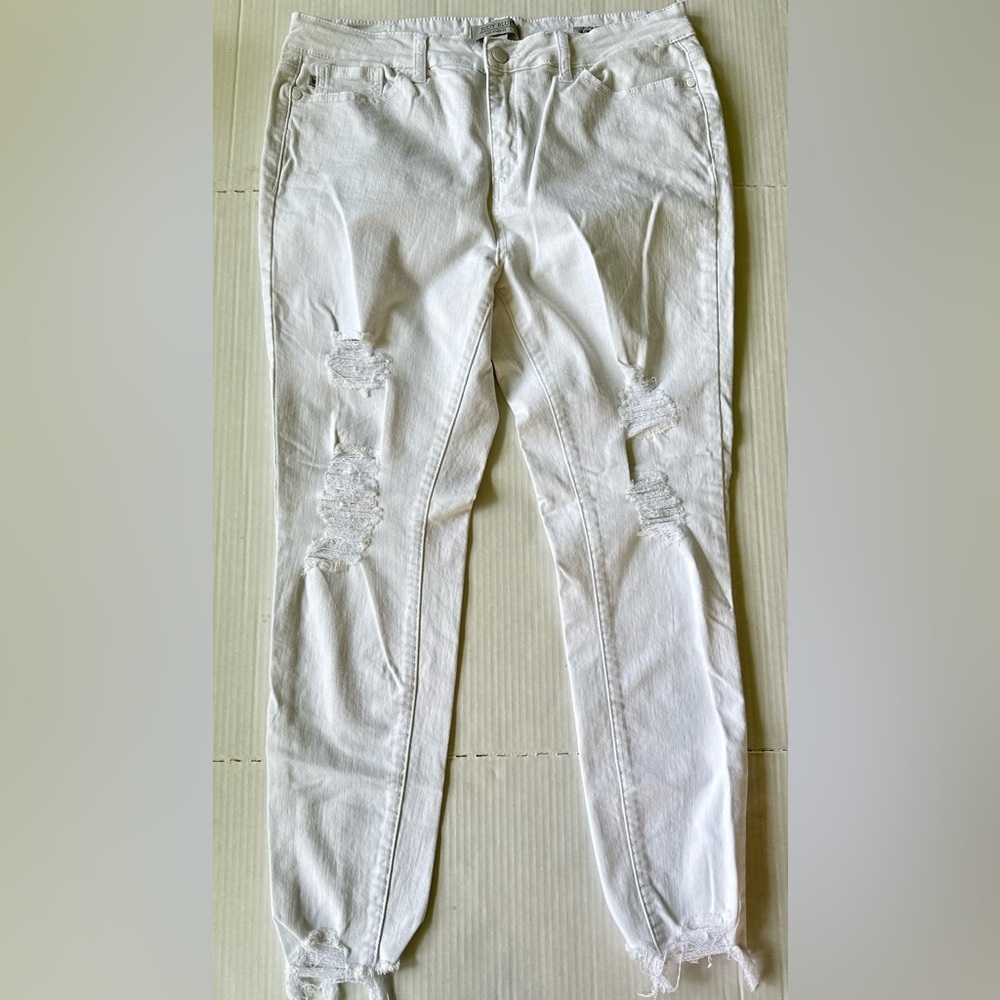 Judy Blue Size 15/32 White Denim Jeans Skinny Fit‎ Ankle Distressed Frayed Hem